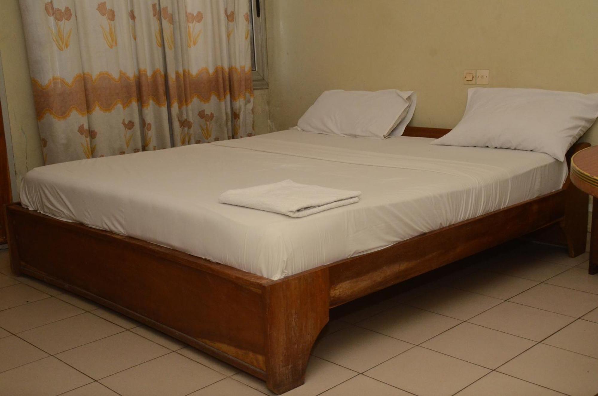 Hotel Ambassadors Lomé Buitenkant foto