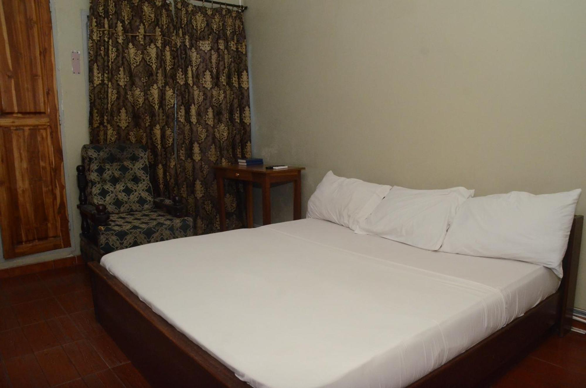 Hotel Ambassadors Lomé Buitenkant foto